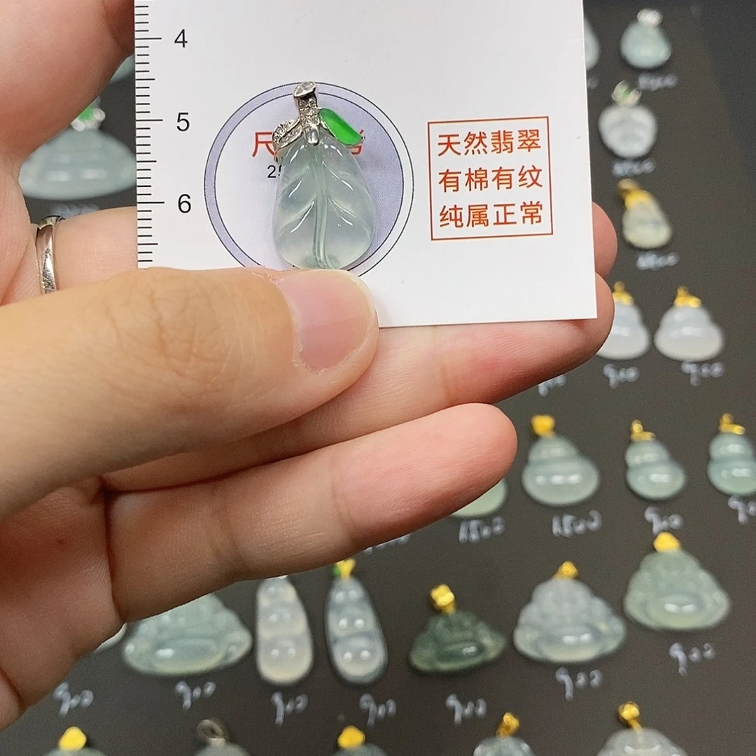 桃***子颈饰18K金镶嵌翡翠