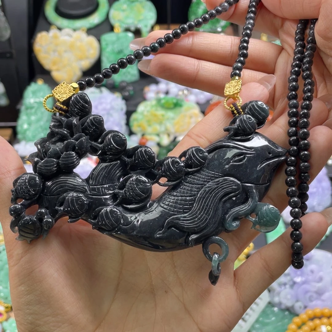 翡翠未镶嵌颈饰待编织