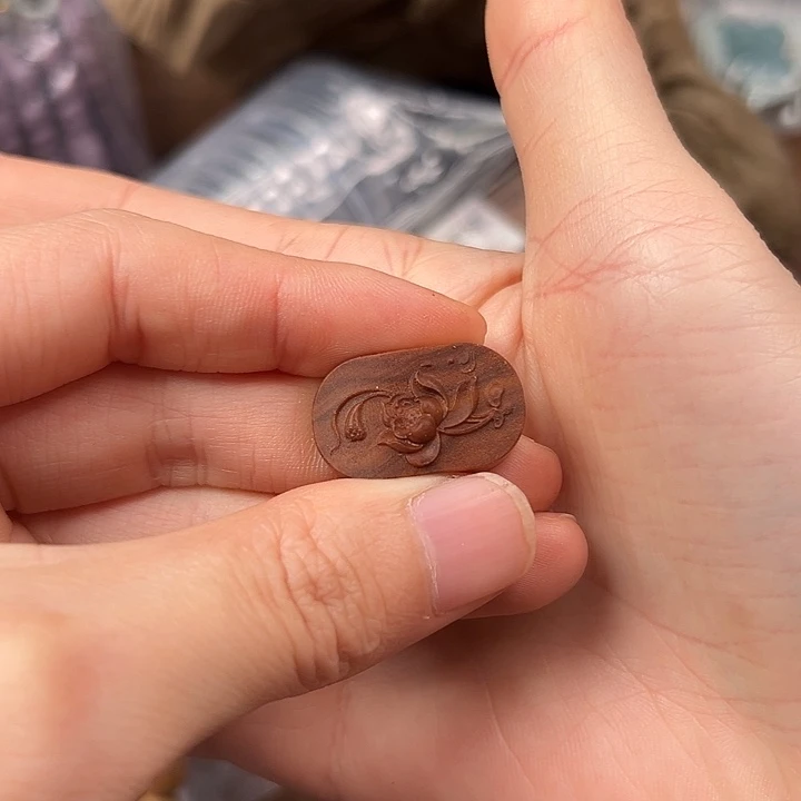 散珠檀香木莲花手牌