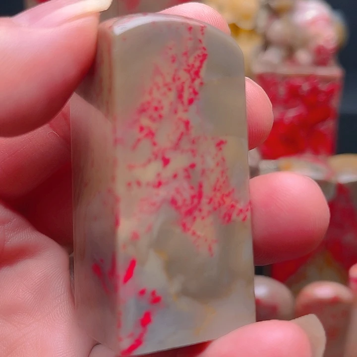 昌化鸡血石大****桃昌化鸡血石质地优良