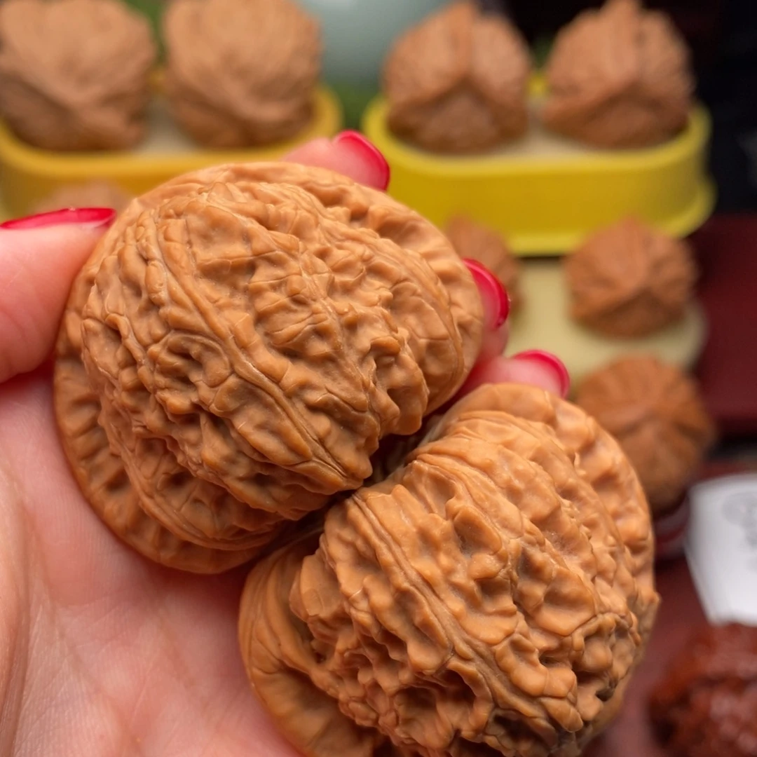 文玩核桃把件毕业三角白45