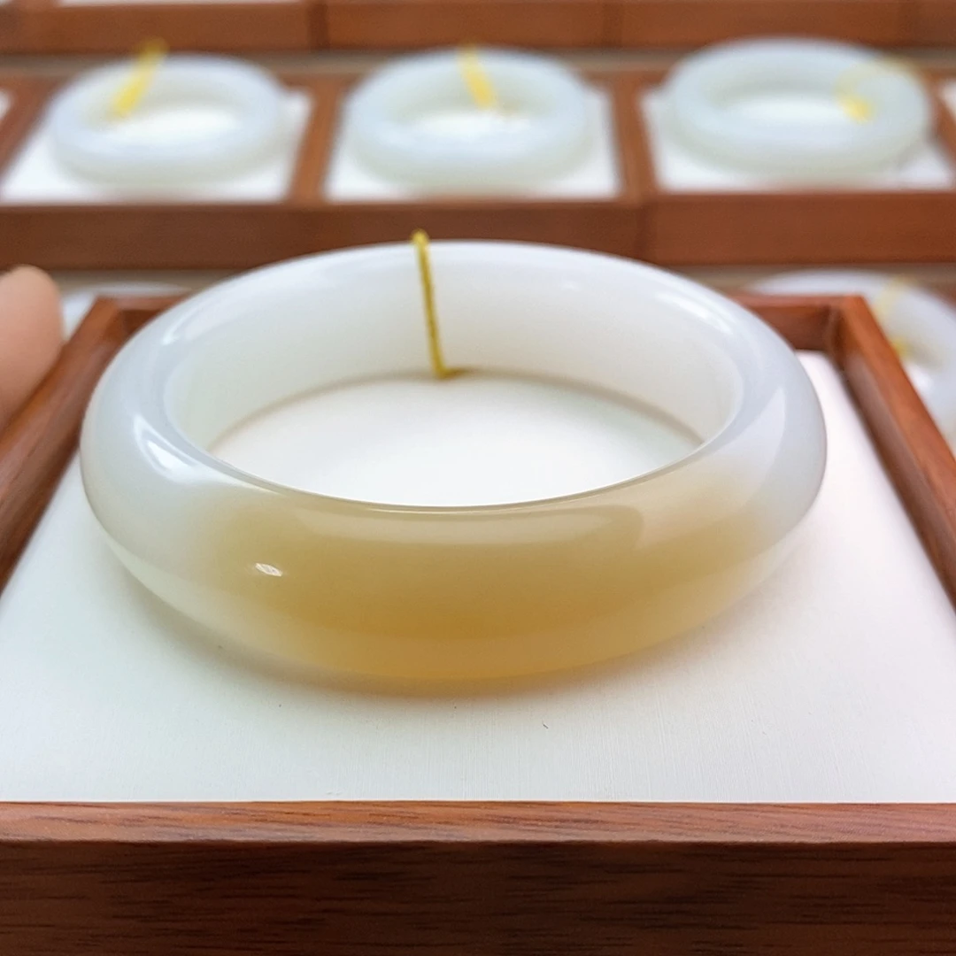 和田玉（糖玉）手镯未镶嵌