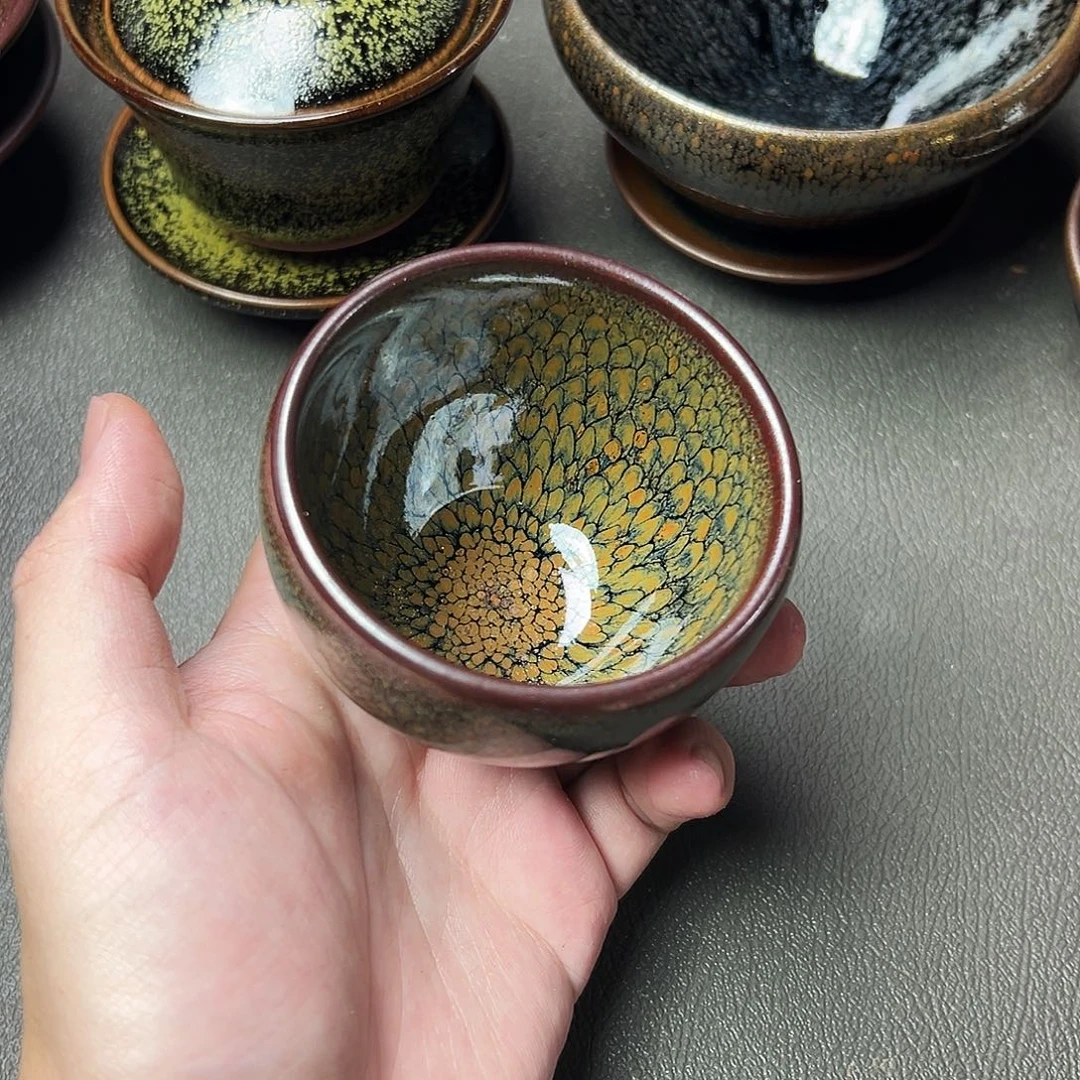 茶盏我想去买东西的路上看见的时候