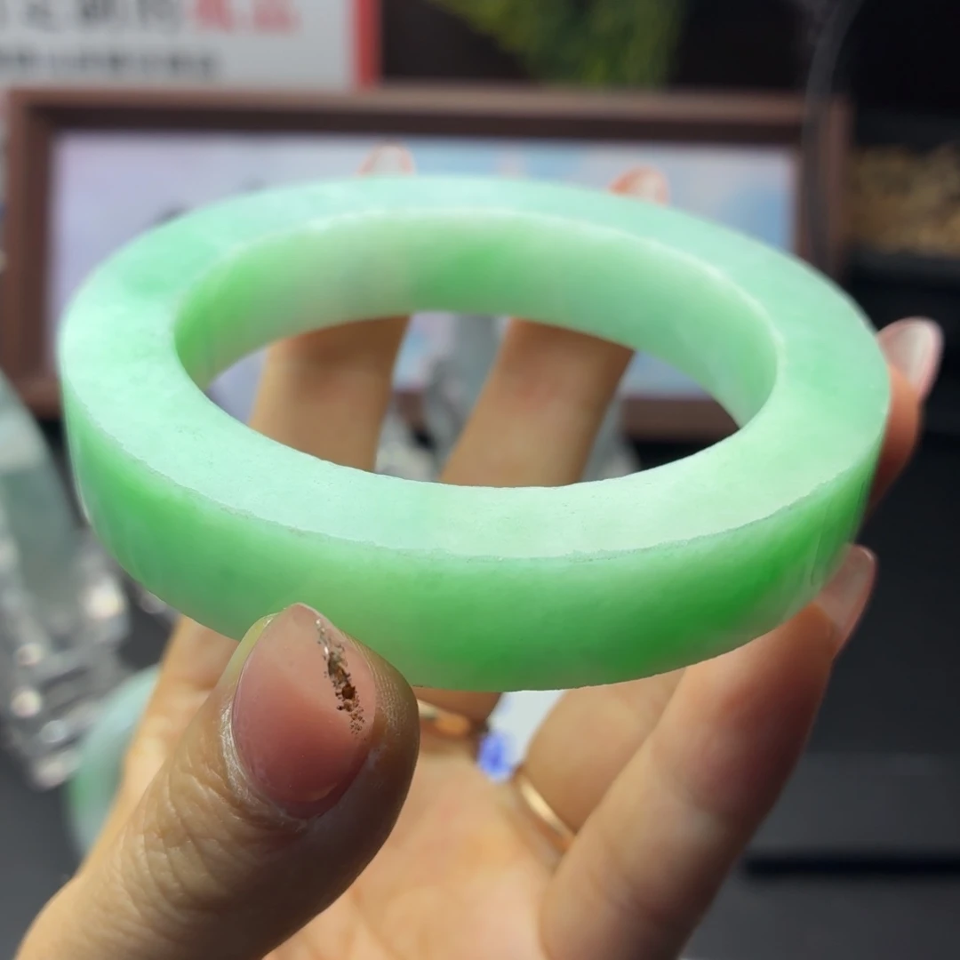 小***豆定制翡翠未镶嵌翡翠手镯