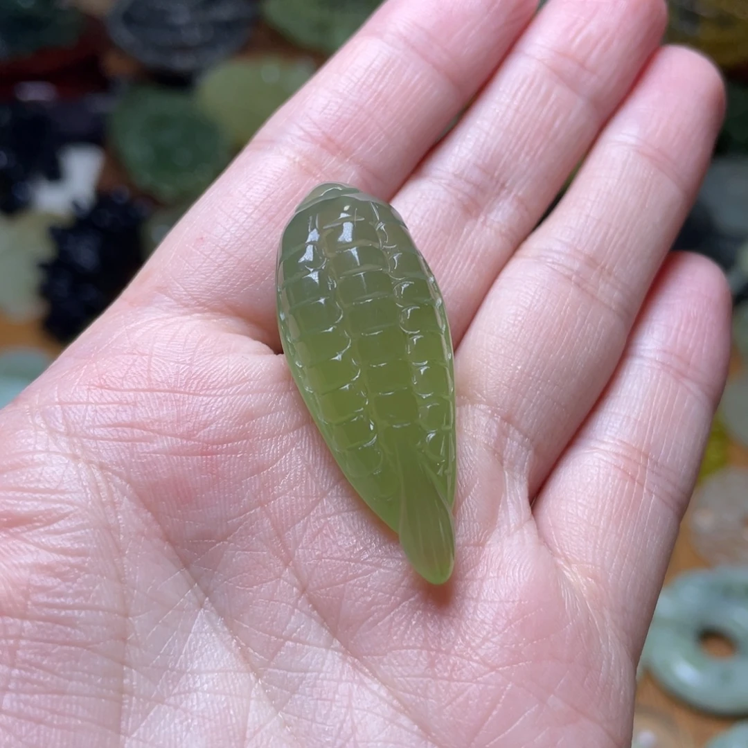 蛇纹石玉未镶嵌吊坠