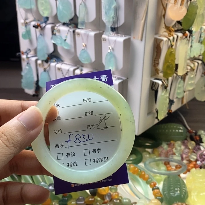 未镶嵌蛇纹石玉颈饰