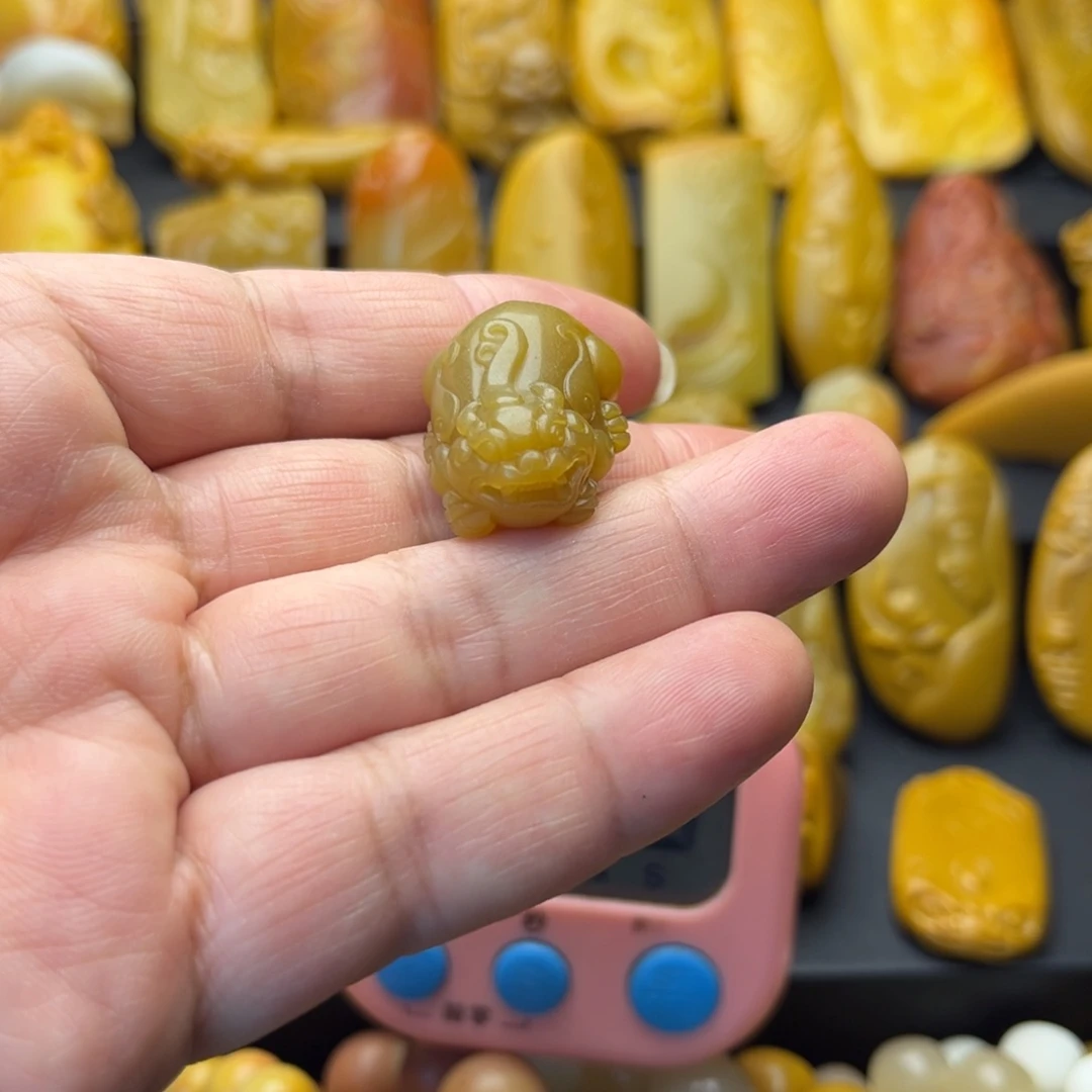 北***艺石英质玉未镶嵌颈饰