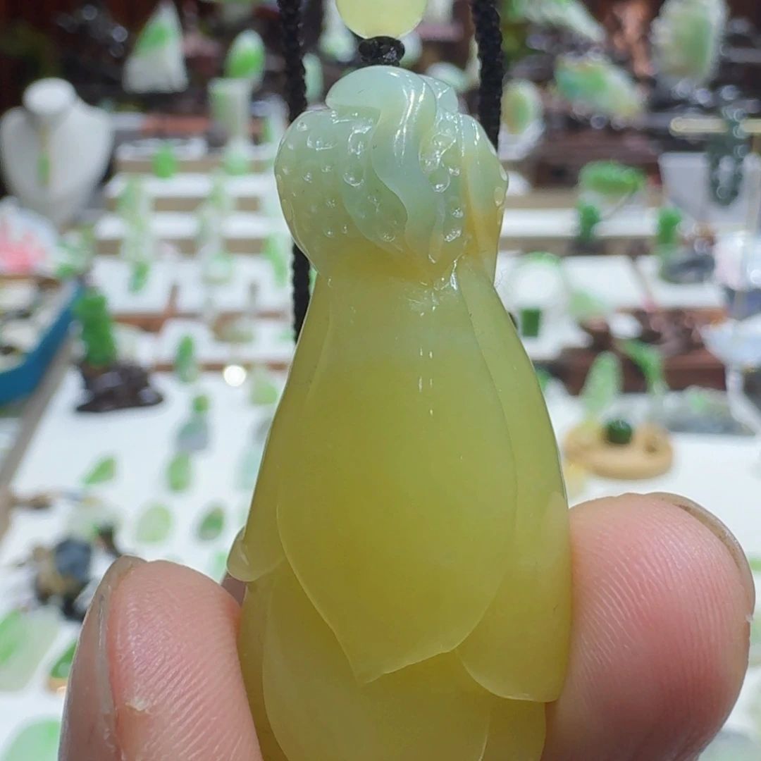 和田玉未镶嵌挂件和田玉蓝皮黄口三色玉兰花