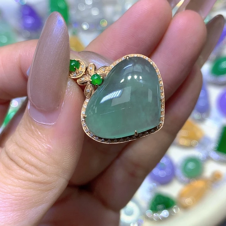 翡翠18K金镶嵌颈饰