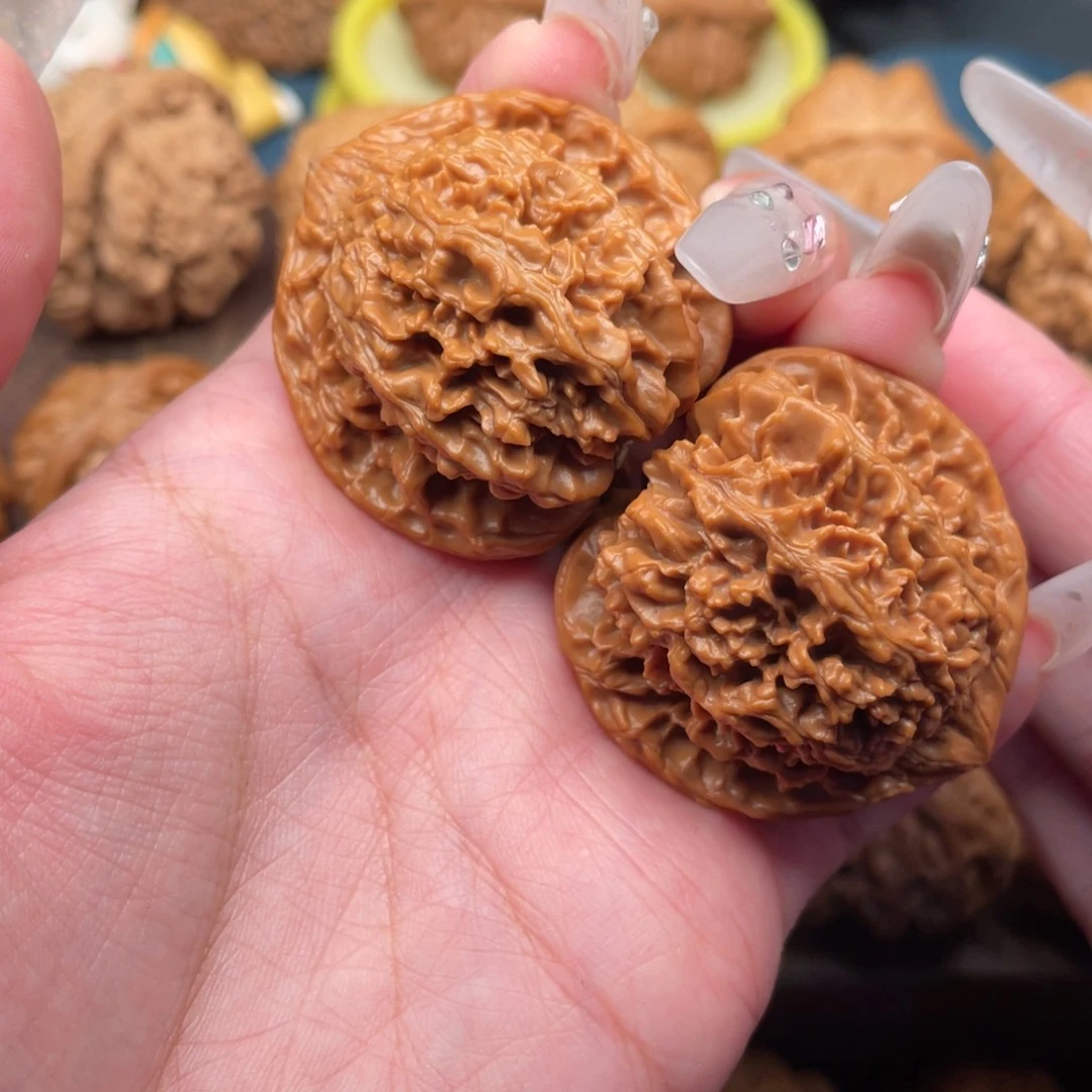 抉***择文玩核桃把件红皮满天星40