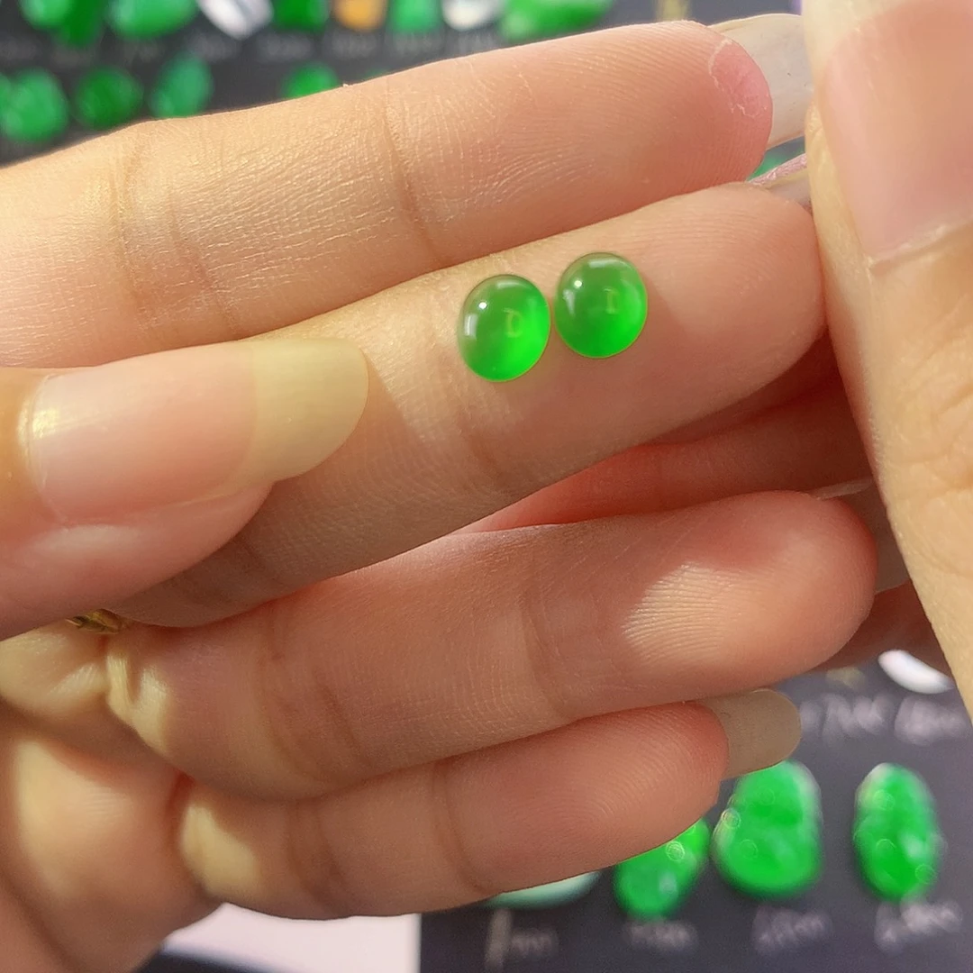 【闪购商品】翡翠未镶嵌颈饰绿蛋一对