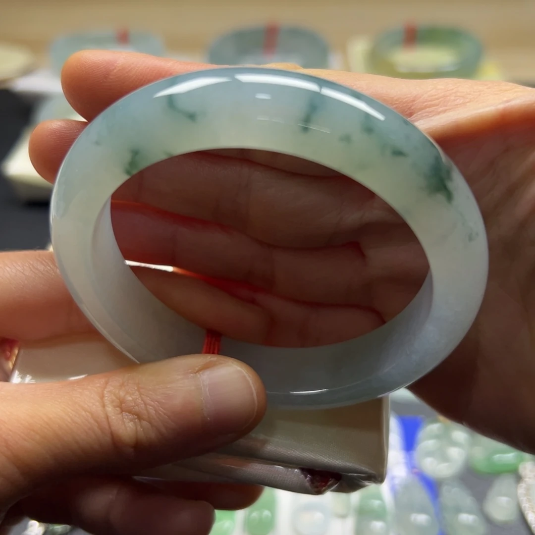 翡翠手镯未镶嵌手镯