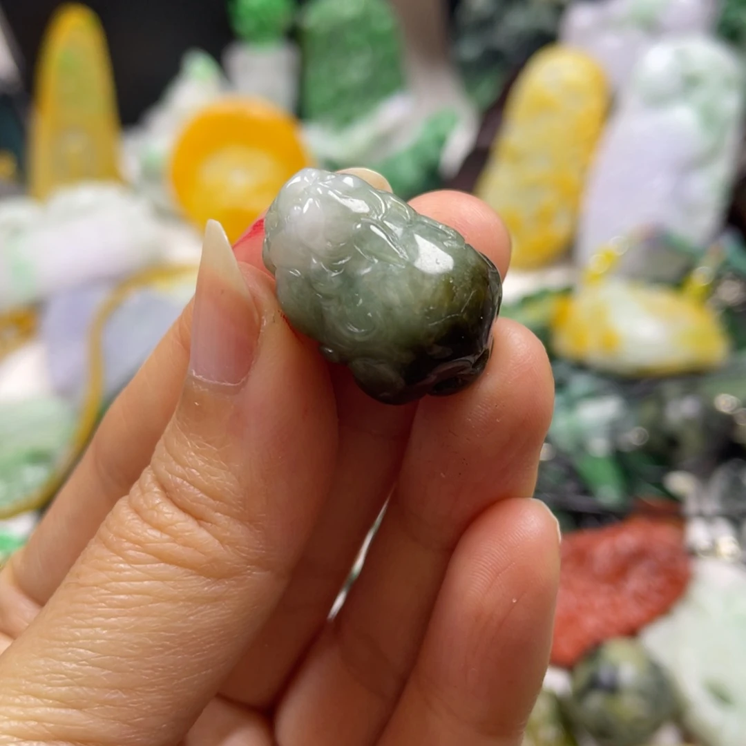 翡翠颈饰未镶嵌萍***?牌子