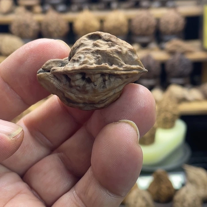 文玩核桃把件异形核桃