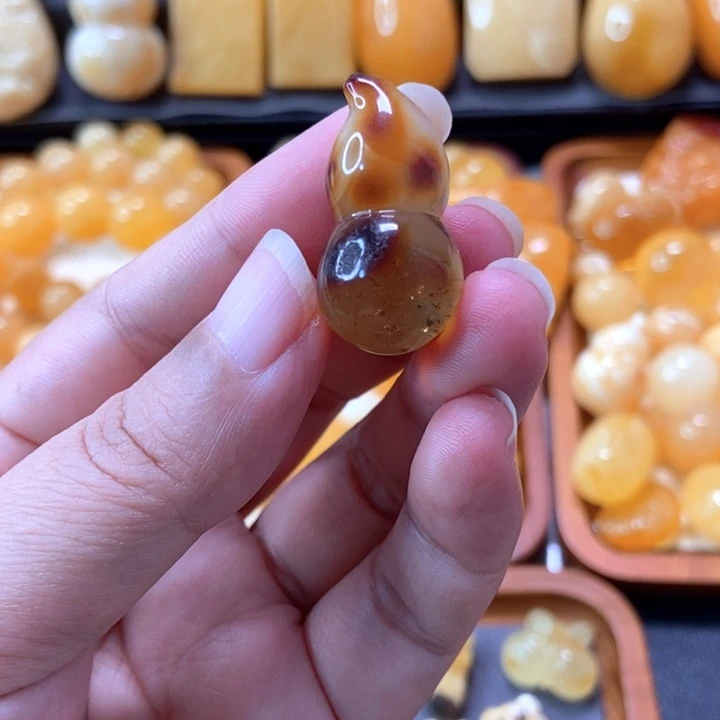 琥珀未镶嵌珠宝奇石