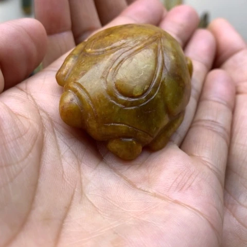 【闪购商品】未镶嵌岫岩河磨玉（透闪石质玉）把件