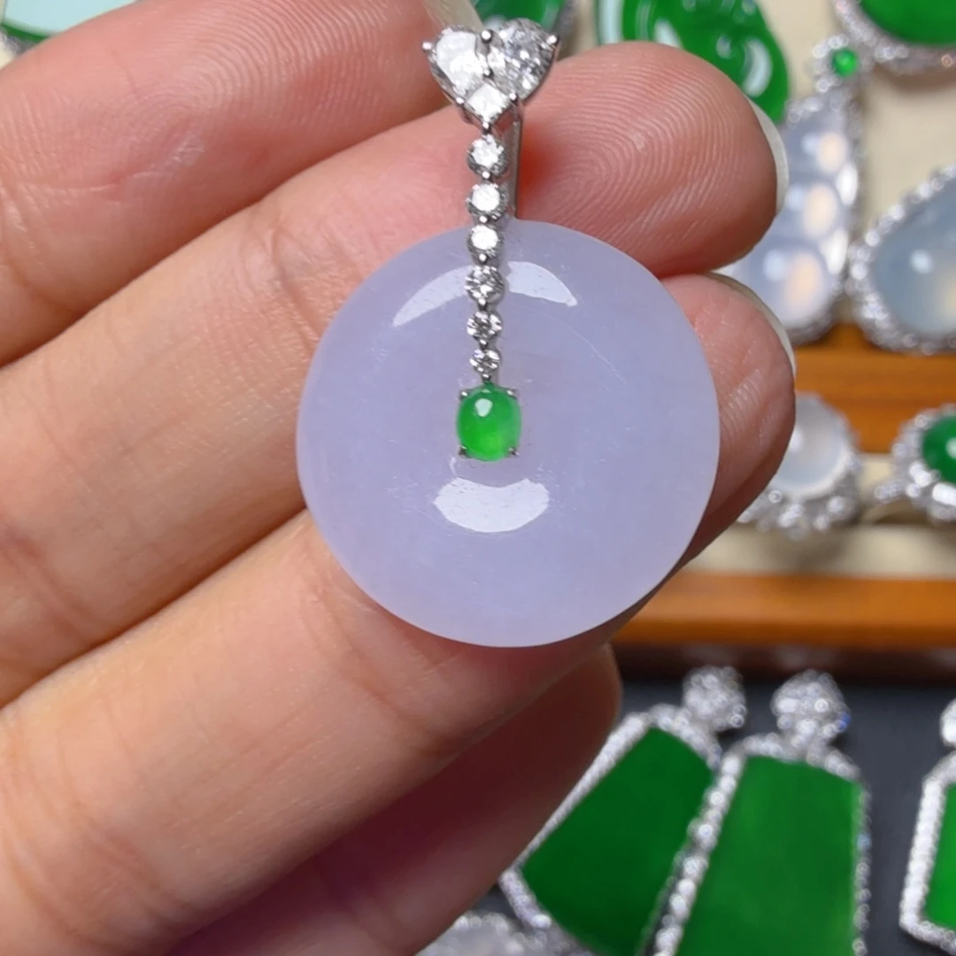 翡翠18K金镶嵌颈饰吊坠