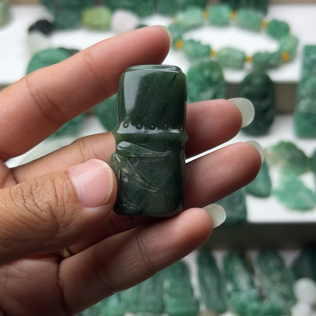 独山玉未镶嵌挂件