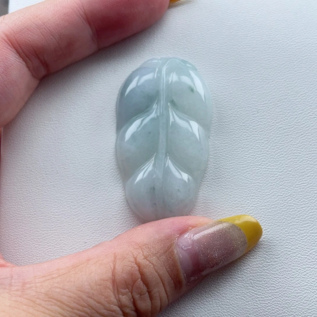 翡翠未镶嵌颈饰叶子