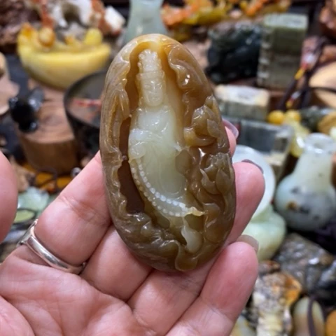 岫岩老玉（透闪石质玉）手把或挂件未镶嵌日*