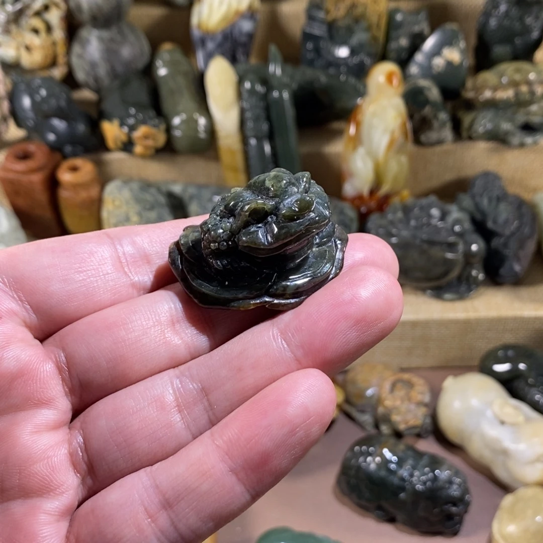未镶嵌透闪石质玉挂件