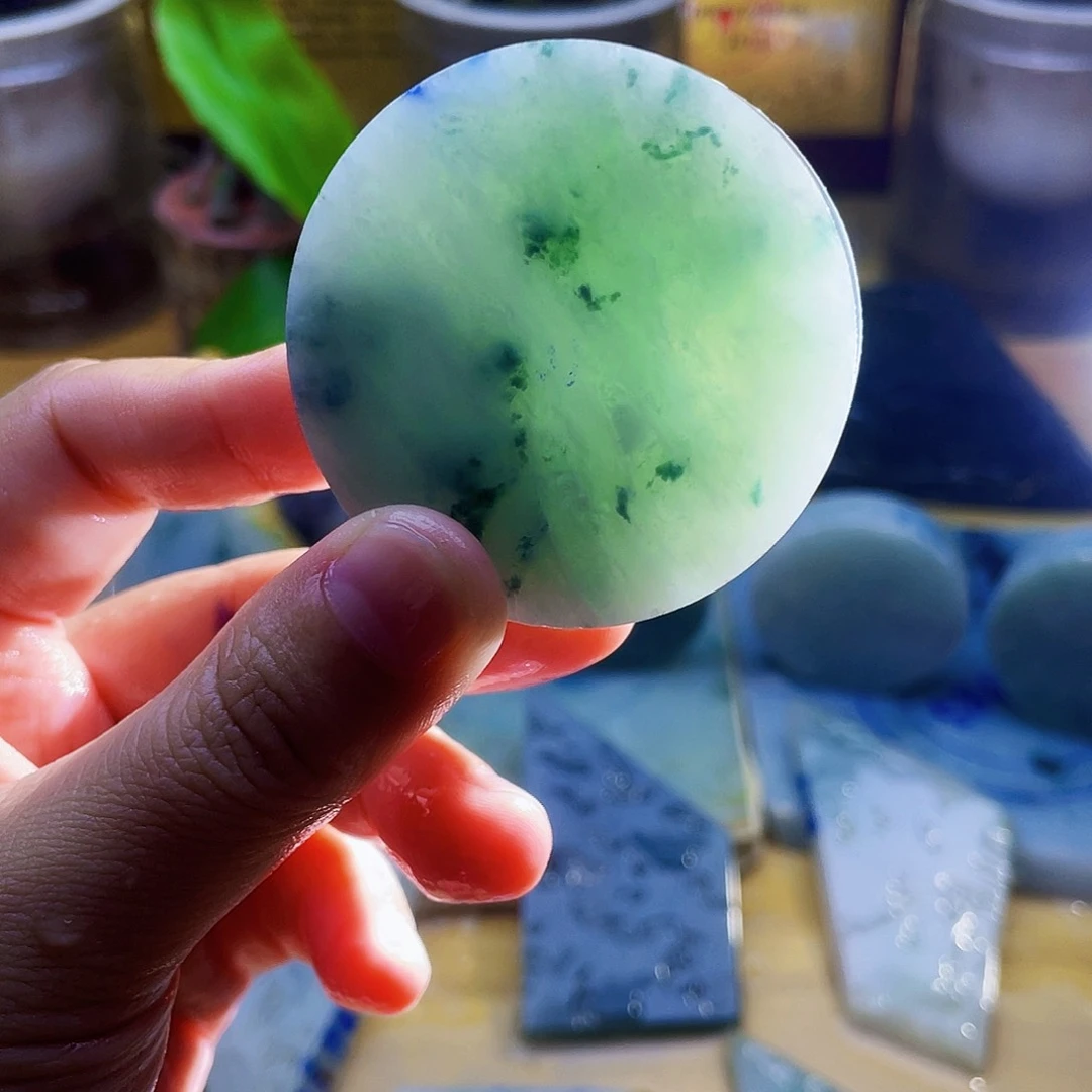 翡翠未镶嵌颈饰毛料31