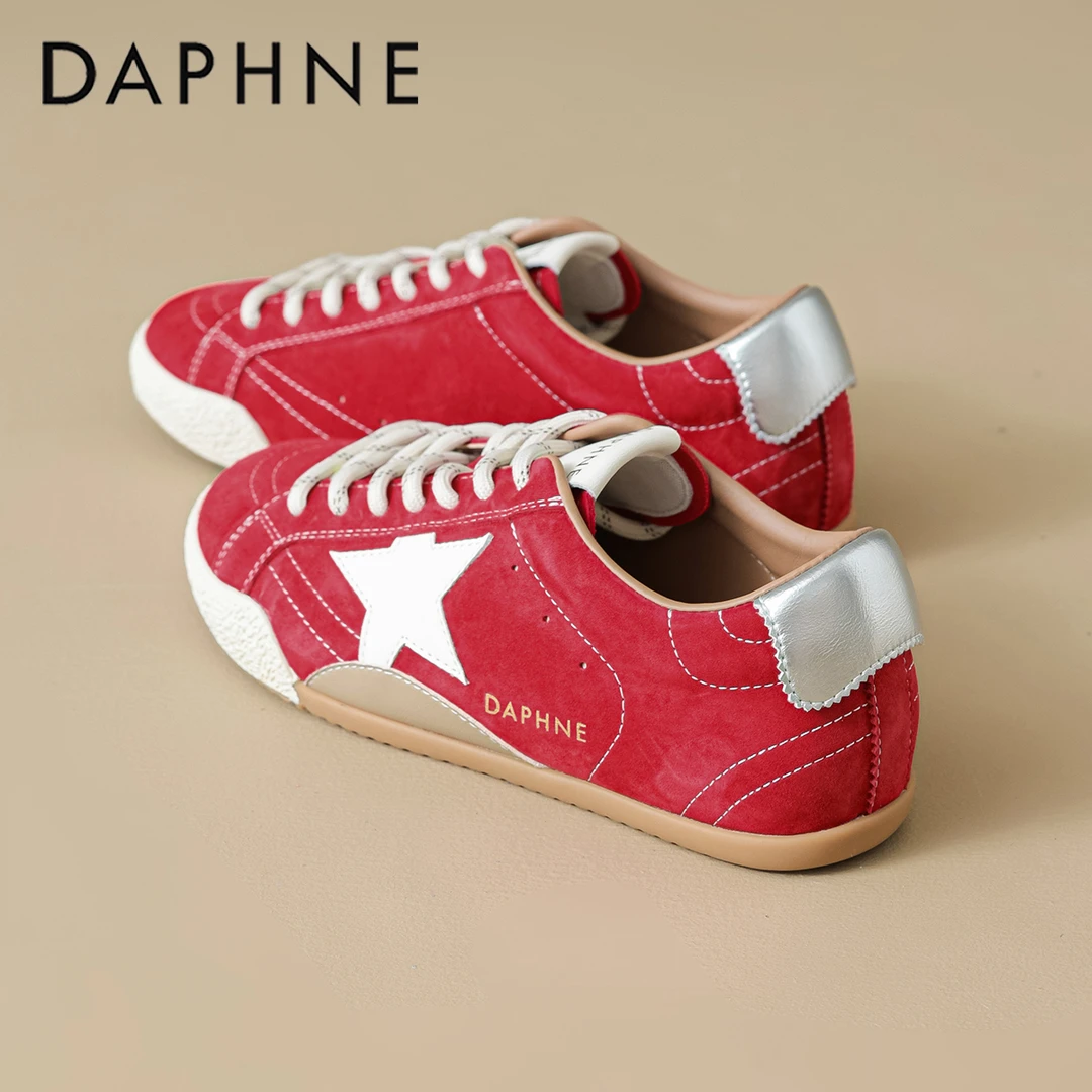 达芙妮官方正品女鞋2025春季新款复古红色星星透气时尚休闲德训鞋