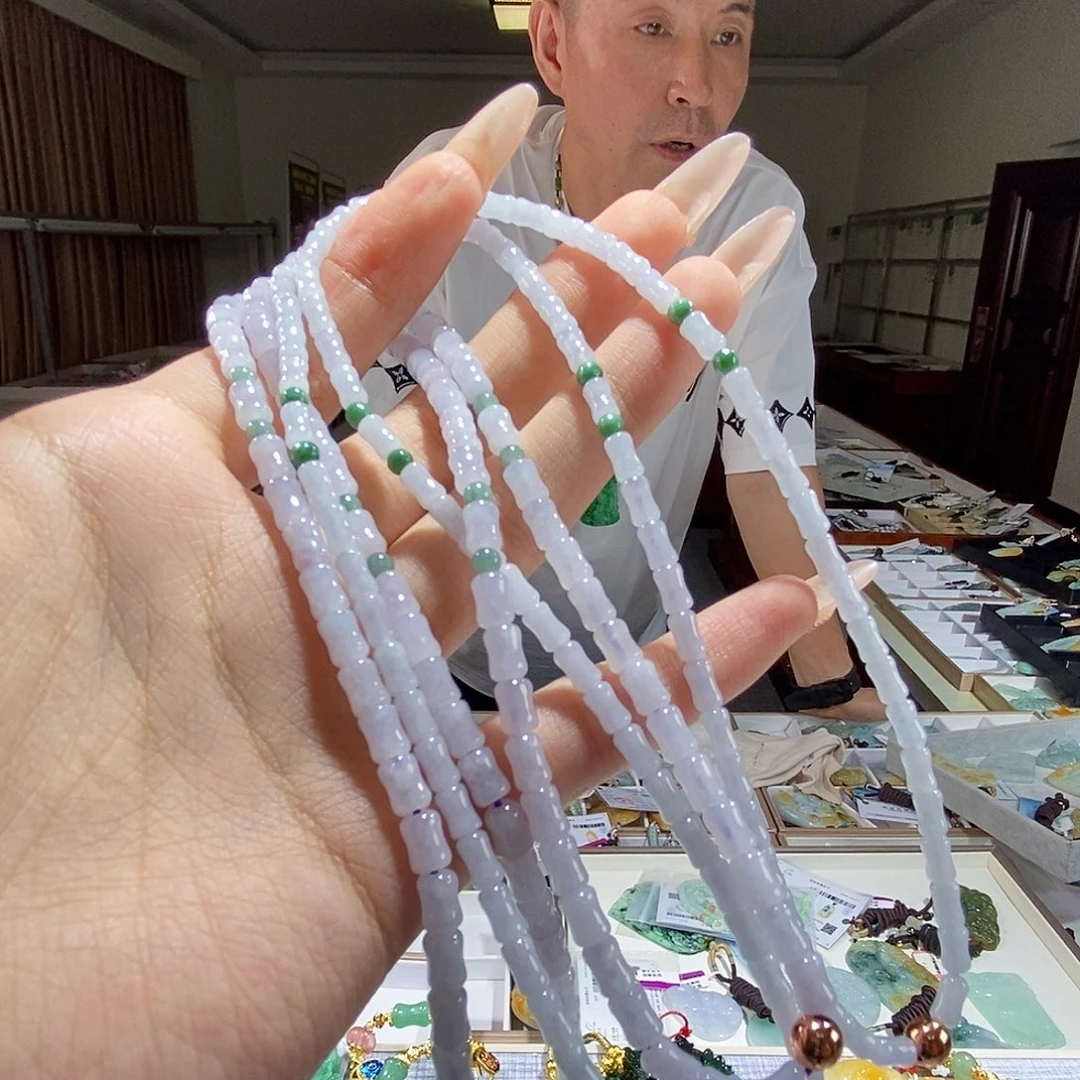 翡翠未镶嵌颈饰多样性仅发一件