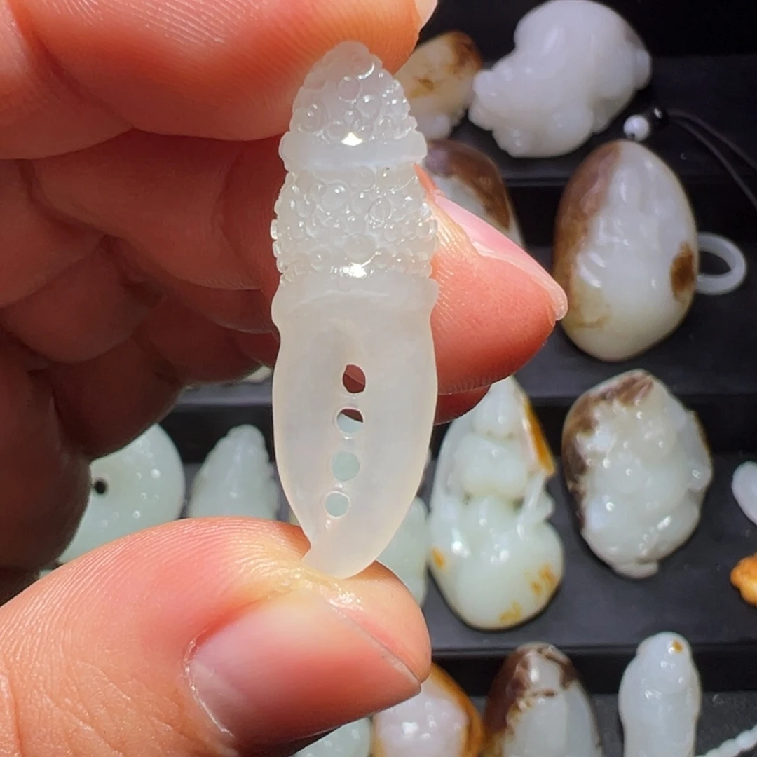 和田玉未镶嵌挂件