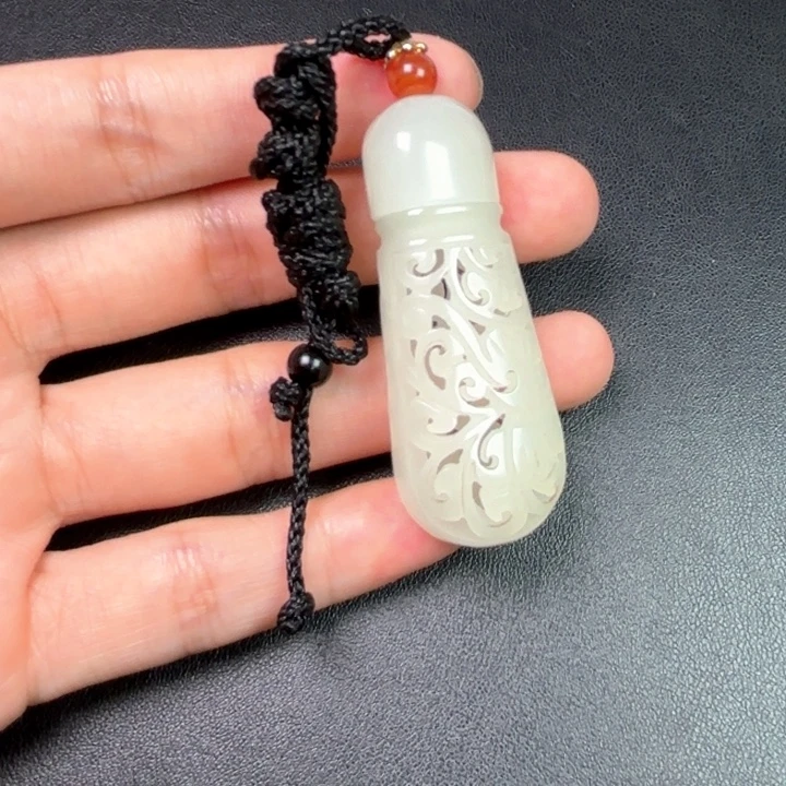 陈***原未镶嵌和田玉挂件