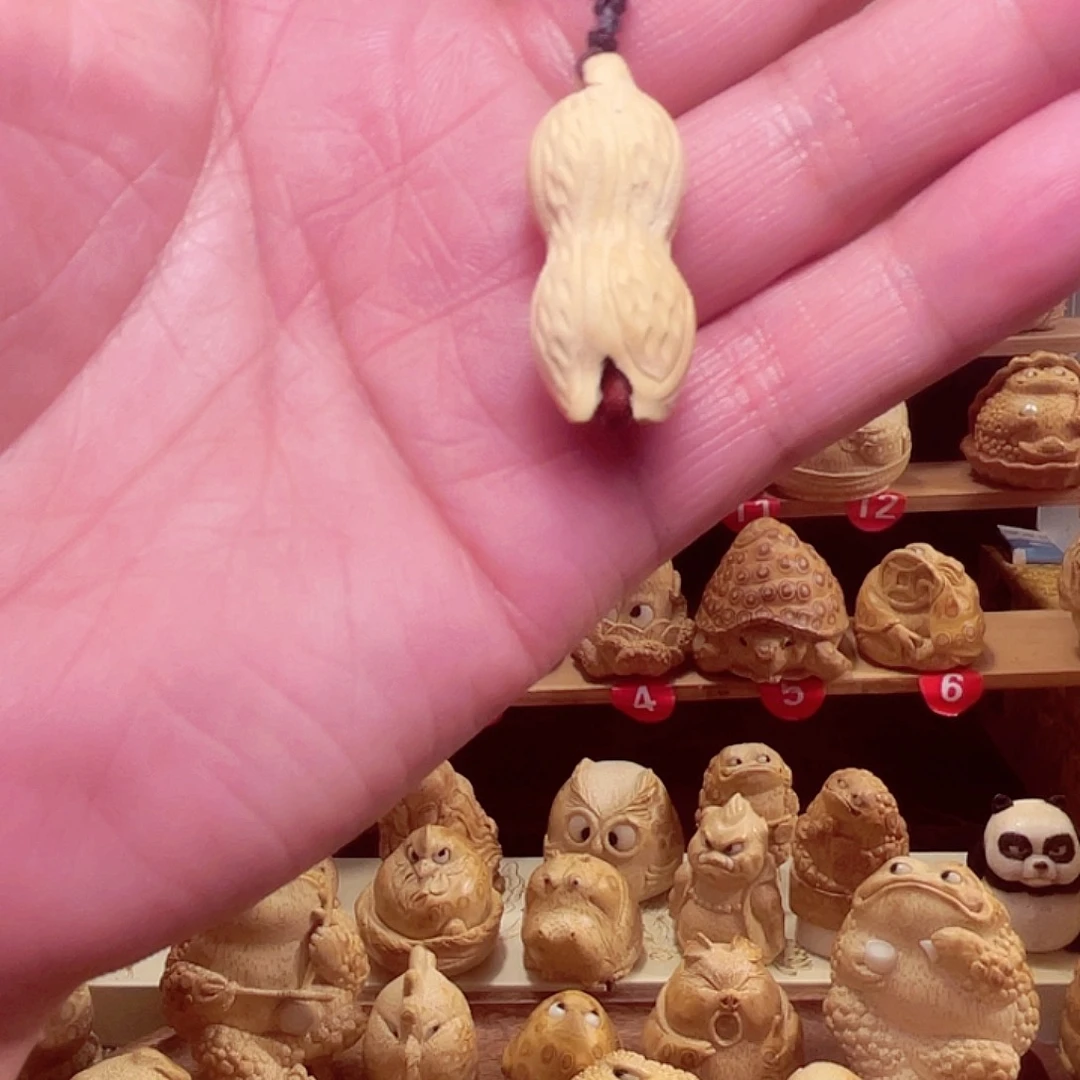 香榧木竹根雕花生挂件