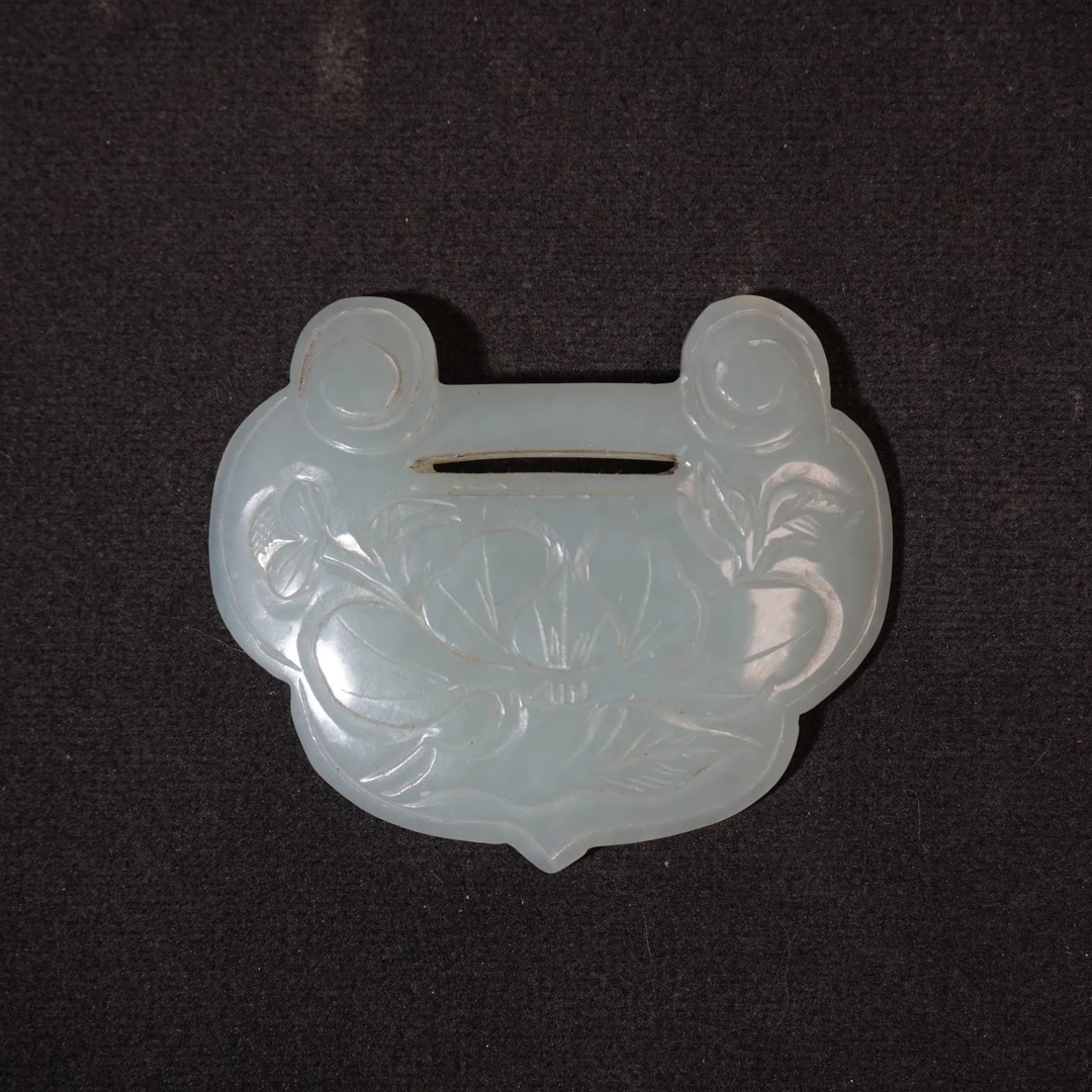 8SE57 清和田玉平安锁吊坠