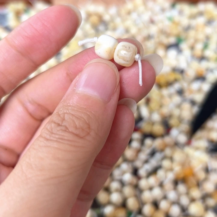 裸石蜜蜡未镶嵌7.5mm一对