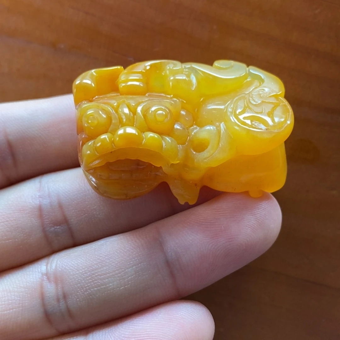 石英质玉（黄龙玉）未镶嵌颈饰
