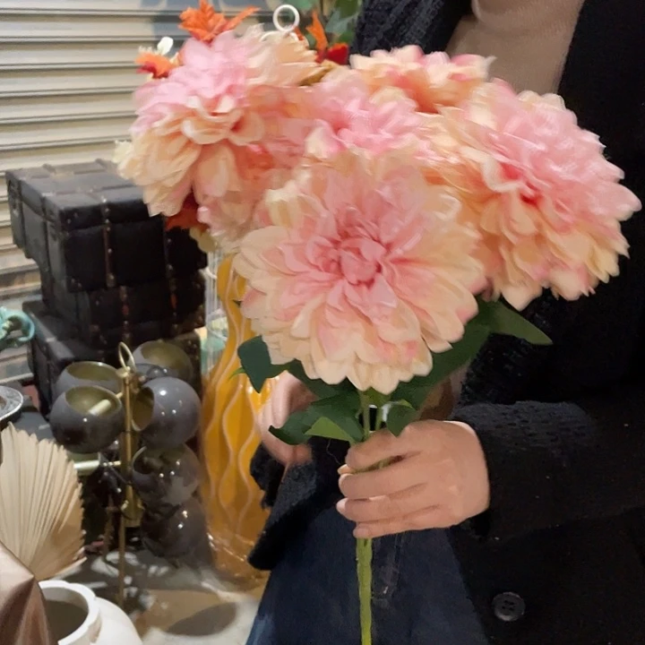 小*?陶瓷花瓶，茶杯茶具。