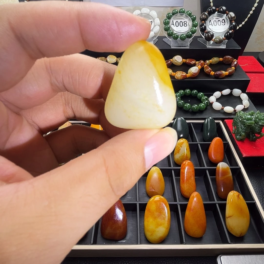 和田玉未镶嵌吊坠(赠链)