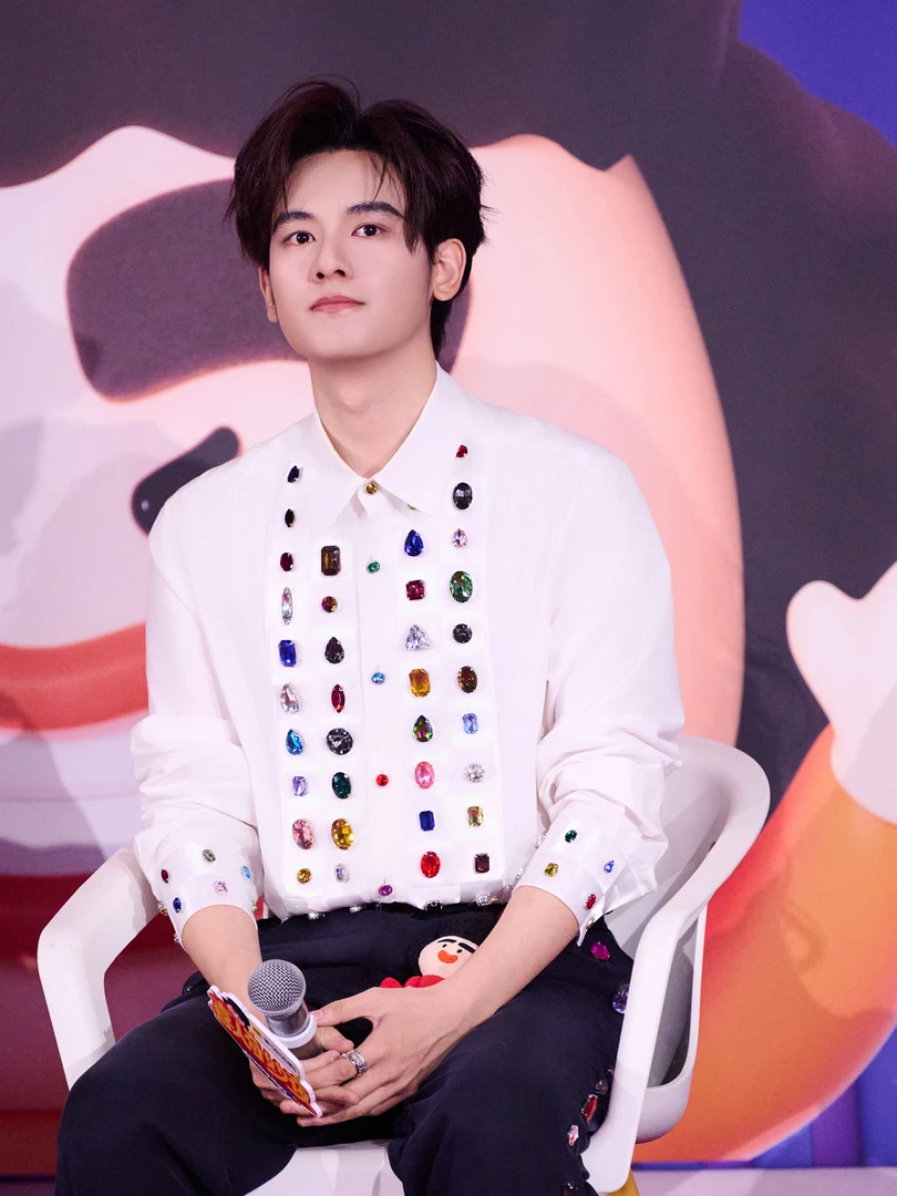 胡先煦明星同款白色衬衫手工彩色宝石情侣百搭秋季时尚打底上衣潮