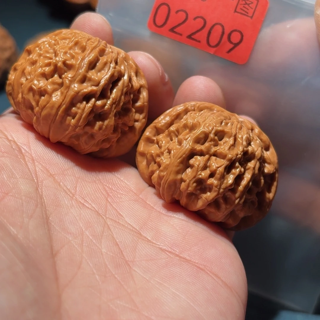 文玩核桃吊坠闷白