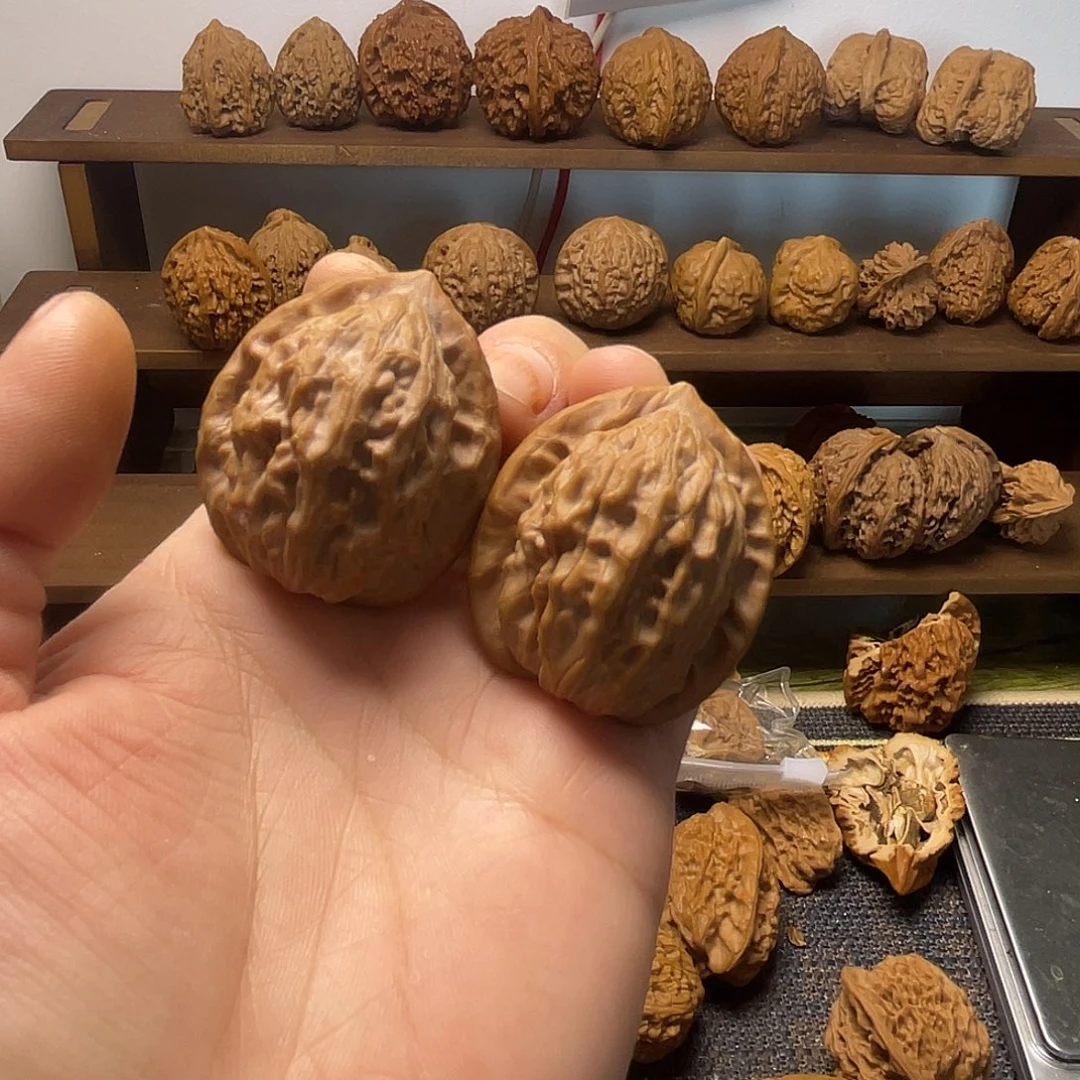 文玩核桃吊坠大红袍全品36