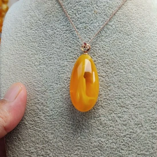 蜜蜡吊坠(赠链)18K金镶嵌