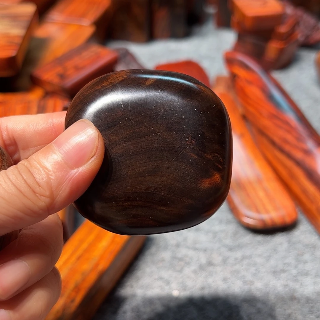 交趾黄檀（大红酸枝）解*