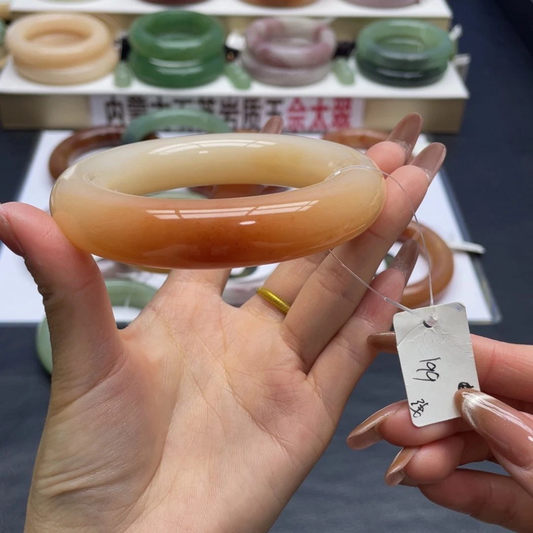 未镶嵌手镯石英质玉奶****?