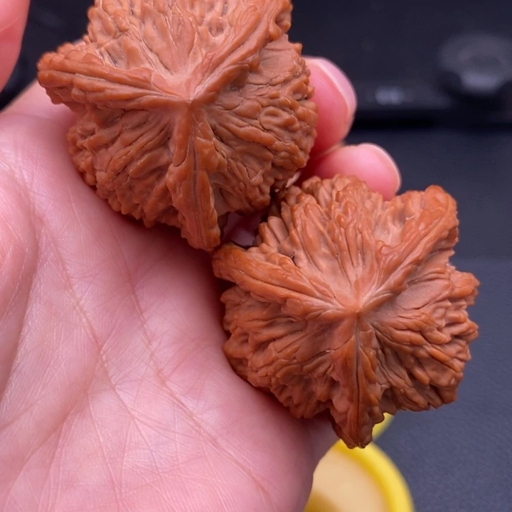 骂***处文玩核桃吊坠虎头三棱42
