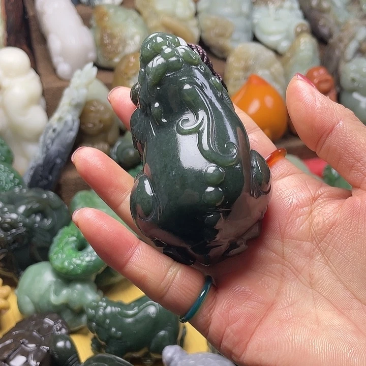 顺***为和田玉未镶嵌颈饰