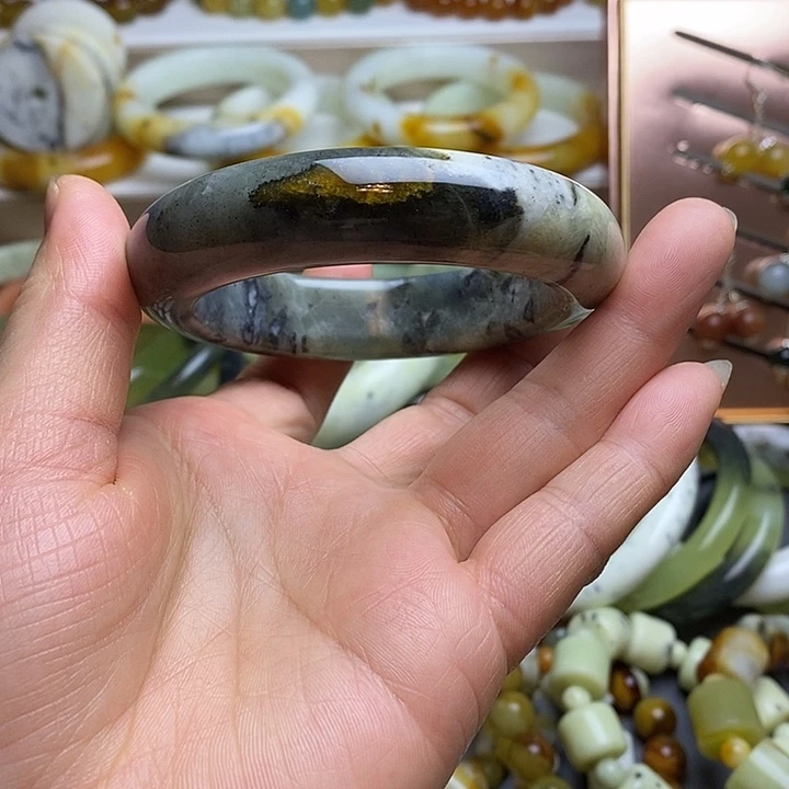 蛇纹石玉未镶嵌手镯