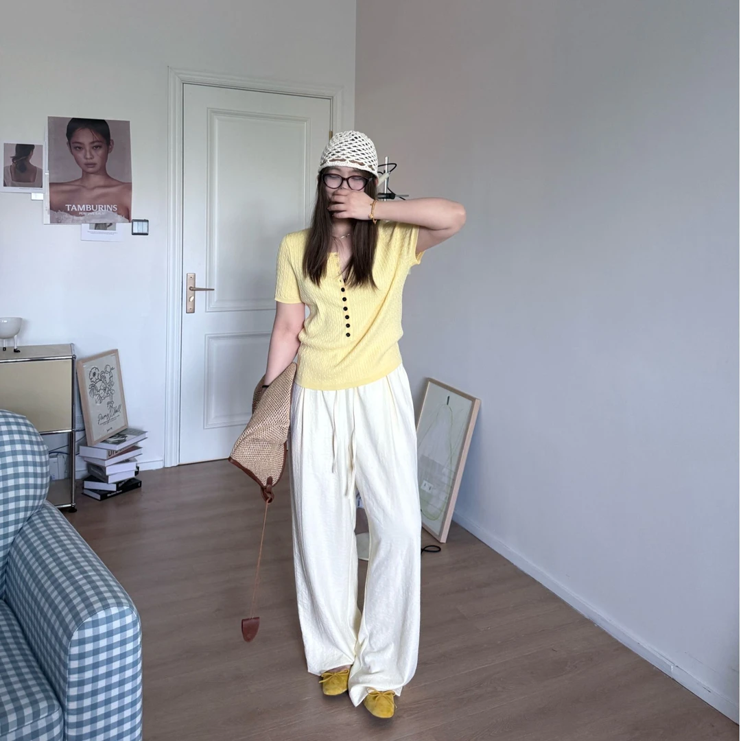 晶咕软软【夏日多巴胺】休闲百搭轻薄设计感胸前纽扣纯色针