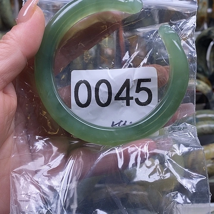 未***了蛇纹石玉未镶嵌手镯