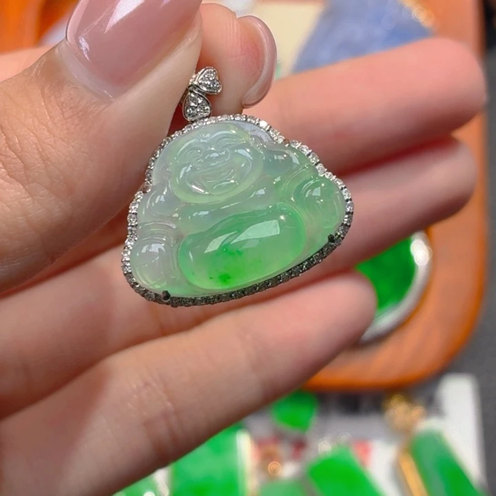 翡翠18K金镶嵌颈饰