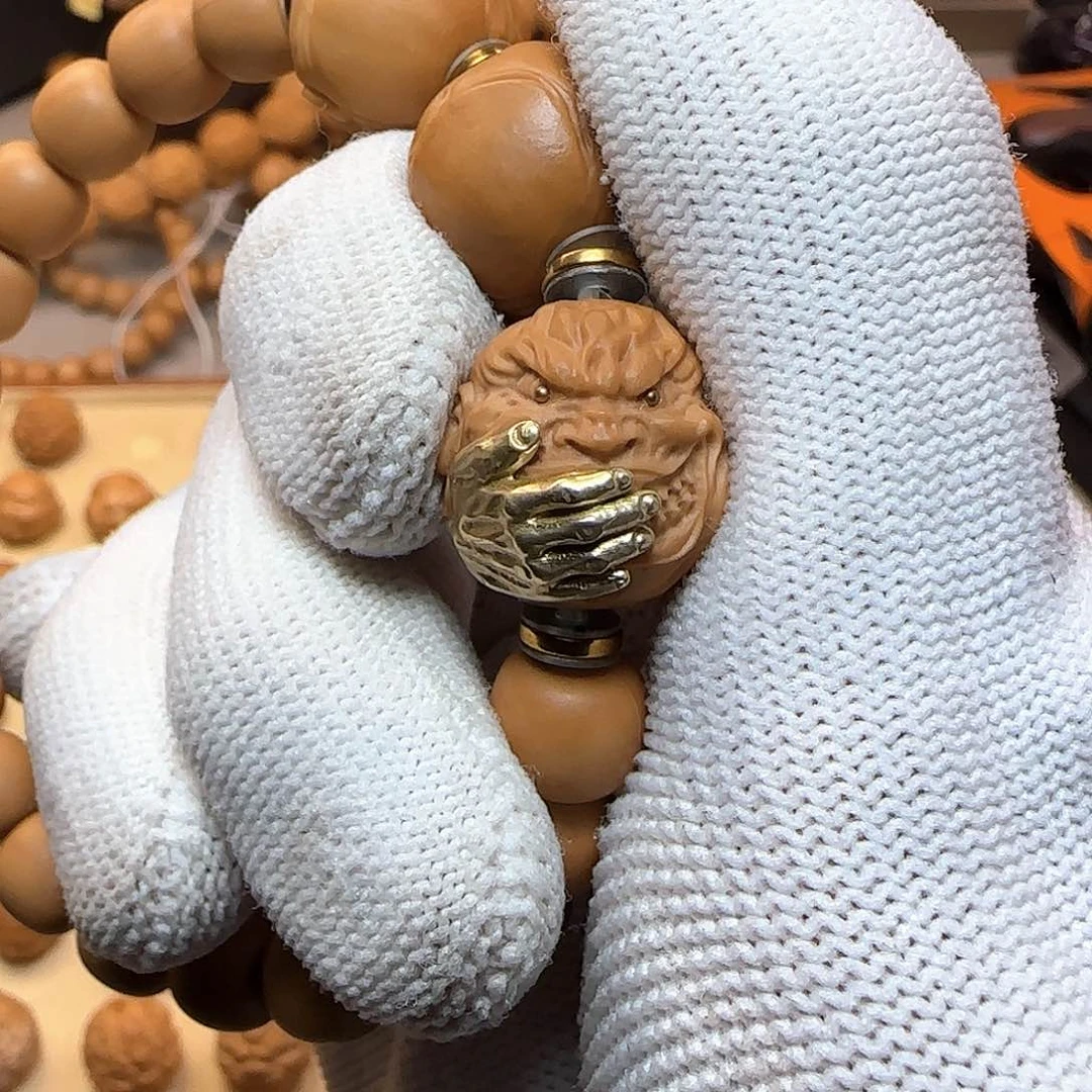 猴头核桃吊坠S****l金手佛爷