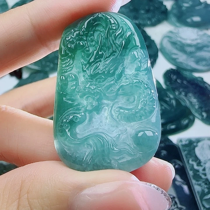 翡翠未镶嵌颈饰多样性发货天然的A货翡翠